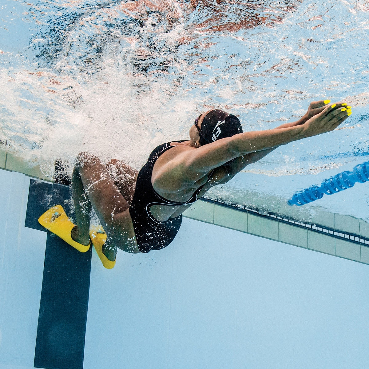 FINIS ZOOMERS® GOLD Short Blade Swim Training Fins