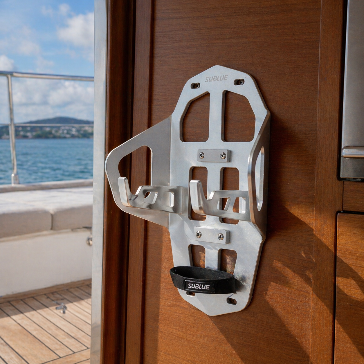 VAPOR Wall-Mount Rack